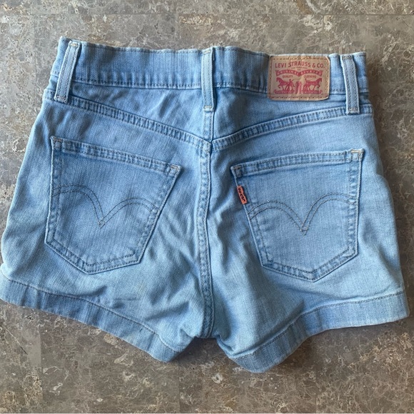levi’s high waisted shorts - Picture 2 of 4